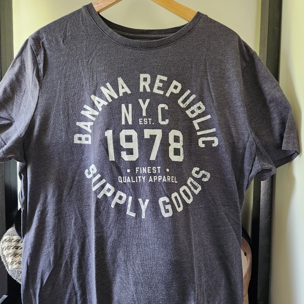 Banana Republic Men's Large gray short-sleeve shirt